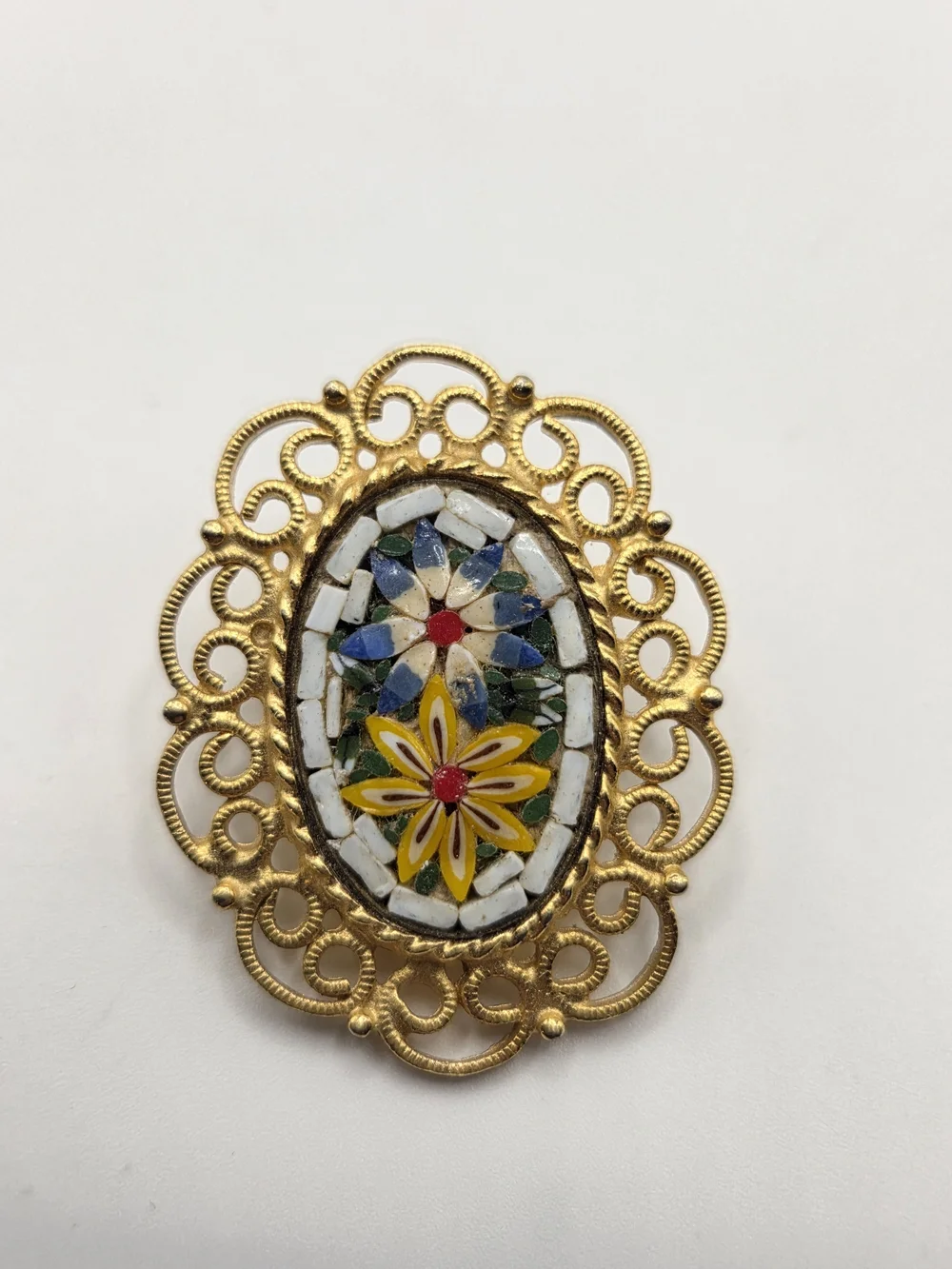 1529. Vintage Gold Tone Filigree Micro-Mosaic Floral Brooch
